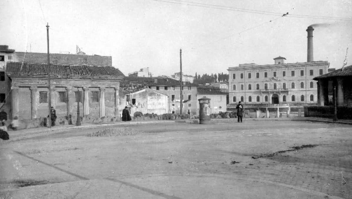 Roma : Pastificio Pantanella in piena attività sulla destra della foto