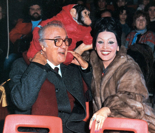 FELLINI CON SCIMPANZE' E MOIRA ORFEI