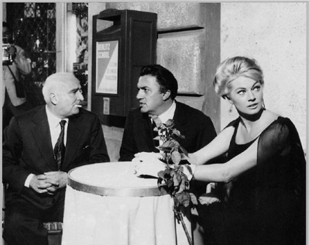 IL PRODUTTORE ANGELO RIZZOLI, FEDERICO FELLINI E ANITA EKBERG